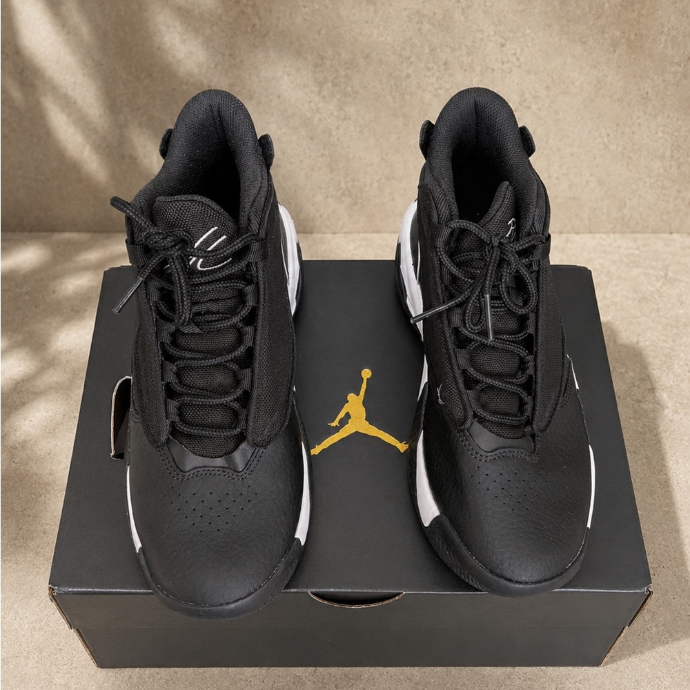 Jordan Kids Black & White Sneakers Athletic Shoes Size 5.5 Y